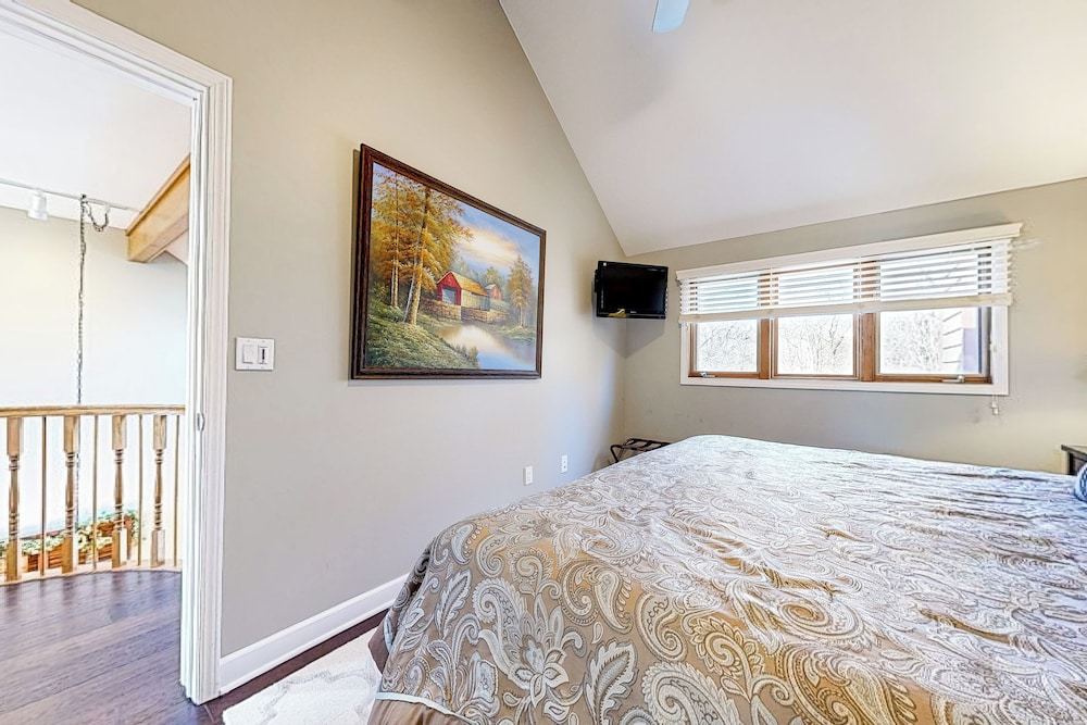 2BR Peaceful Home w/ Pool, Golf, Marina, W & D