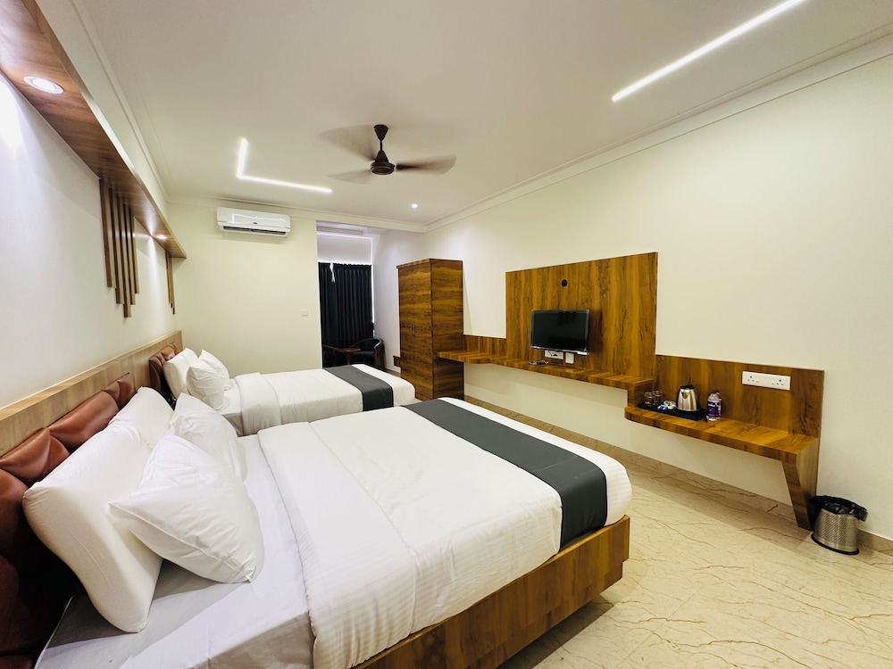 Shambhavi Hotel & Convention Centre