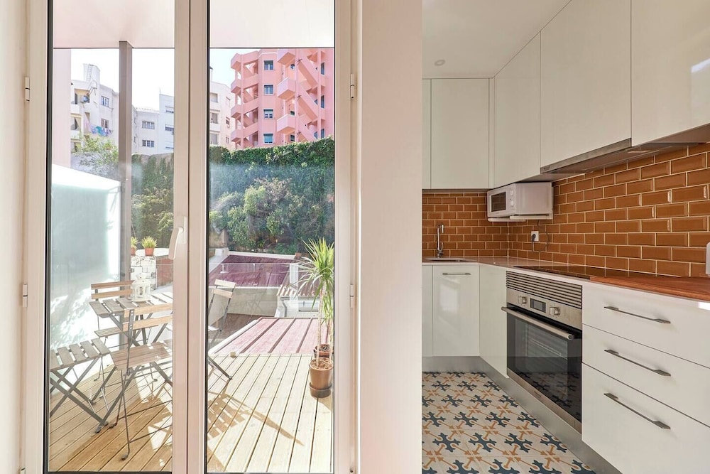 Modern 1-Bed With Ac & Private Terrace