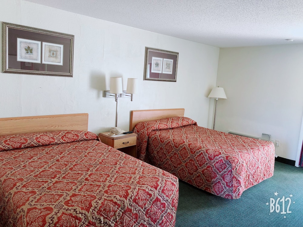 Staunton Vacations - Hometown  Inn - Property Image 9