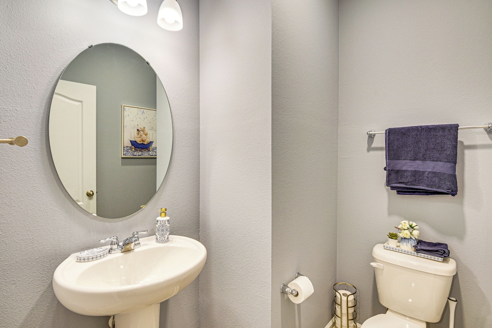 7 Mi to European Village: Pond-front Townhome!