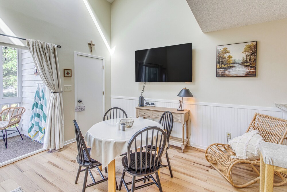 3 Mi to Beach Access: Little River Retreat!