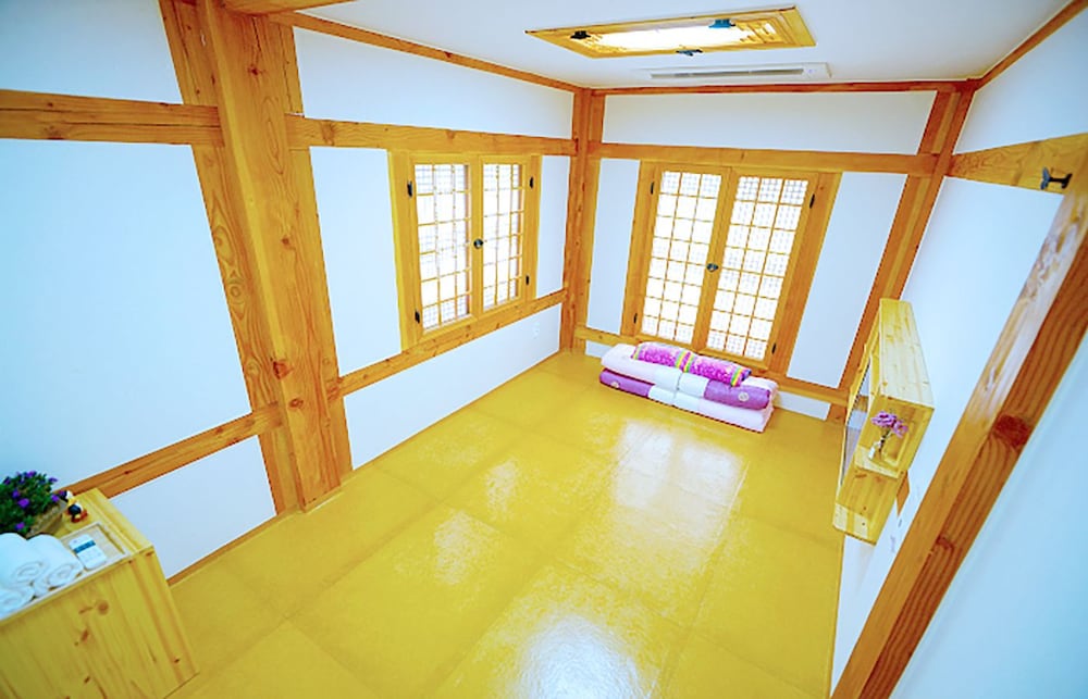 Lee Ga Hanok