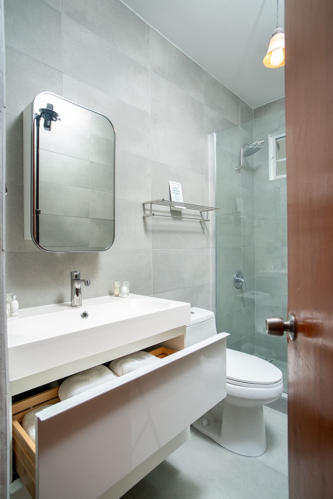 Lazy Parrot Inn - Property Image 5