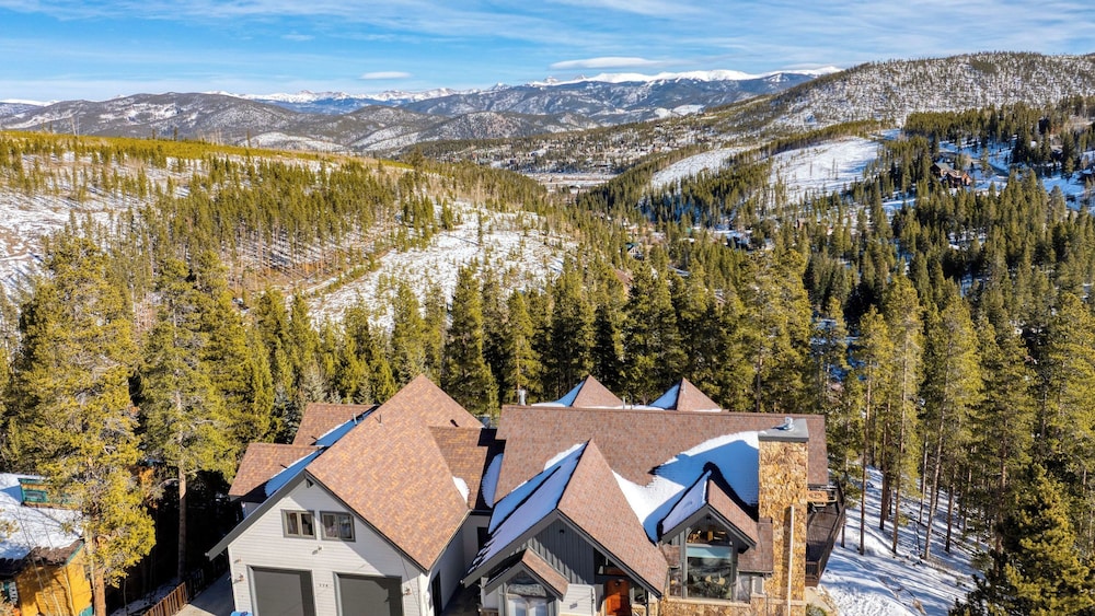 Skate Bowl, Hot Tub & Game Room Breckenridge Adventure Chalet by Avantstay