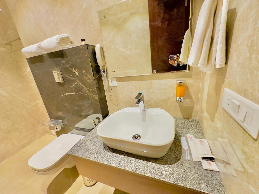 HOTEL SUKH FARM