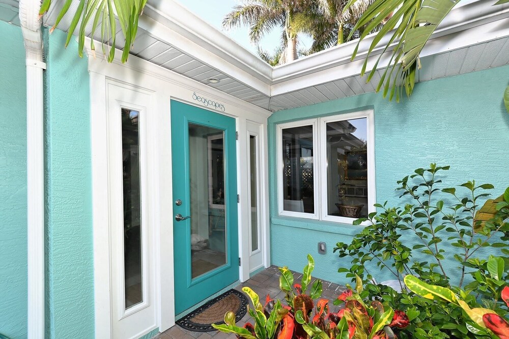 Seascapes 3 Bedroom Home by RedAwning