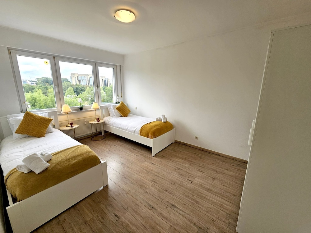 Well Appointed 2BR w terrace&parking
