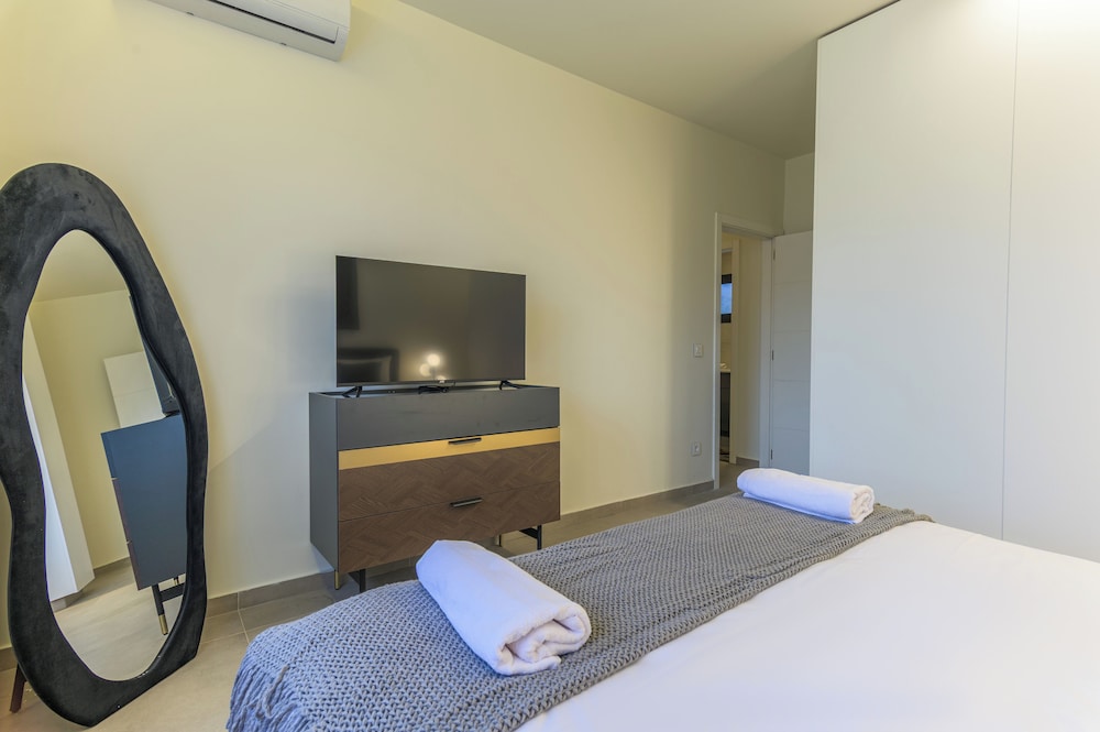 Achrafieh Gate - Modern 3-BR Apartments