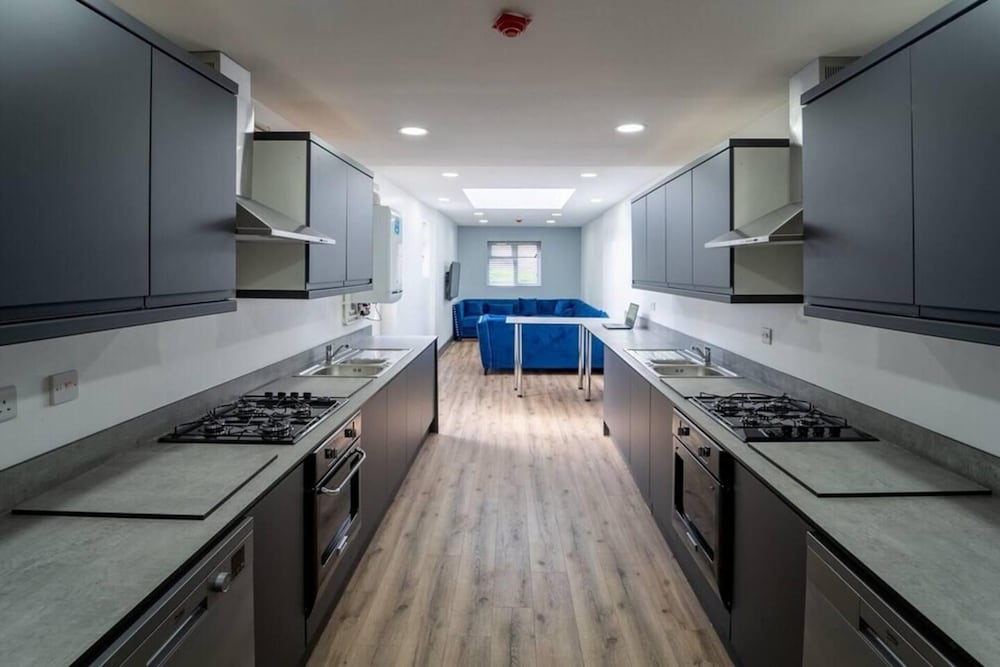 Spacious Studio Near City Centre! view 5