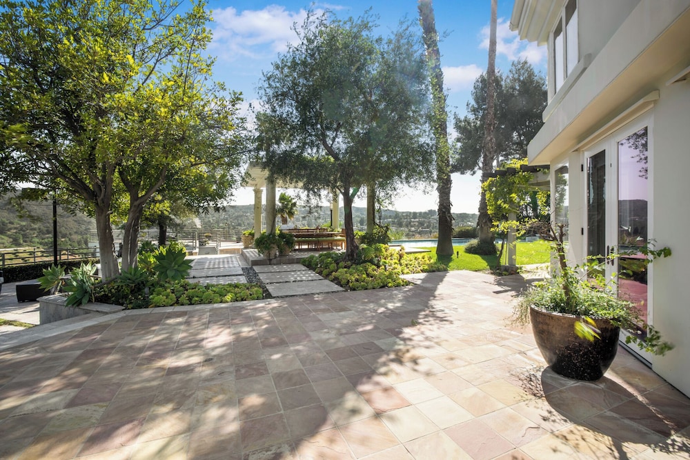 Villa Clarinda - Architect-designed Dream Estate With Theater & Outdoor Oasis
