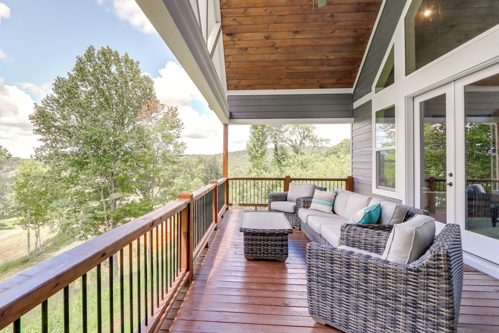 Cozy Blue Ridge Cabin: Game Room & Mountain Views