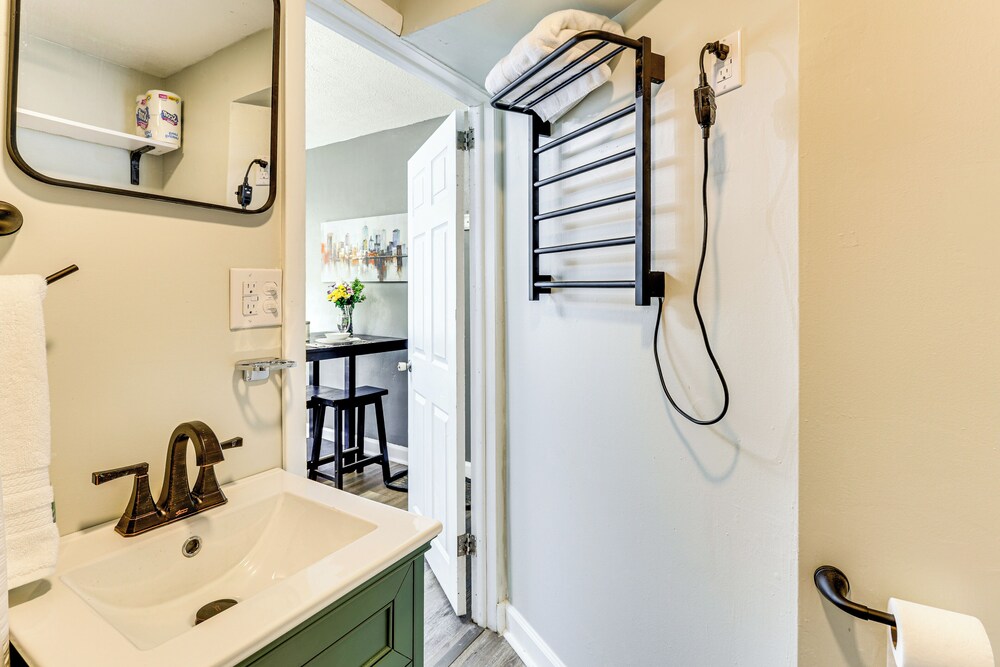 1 Mi to Camden Clark: Central Parkersburg Condo