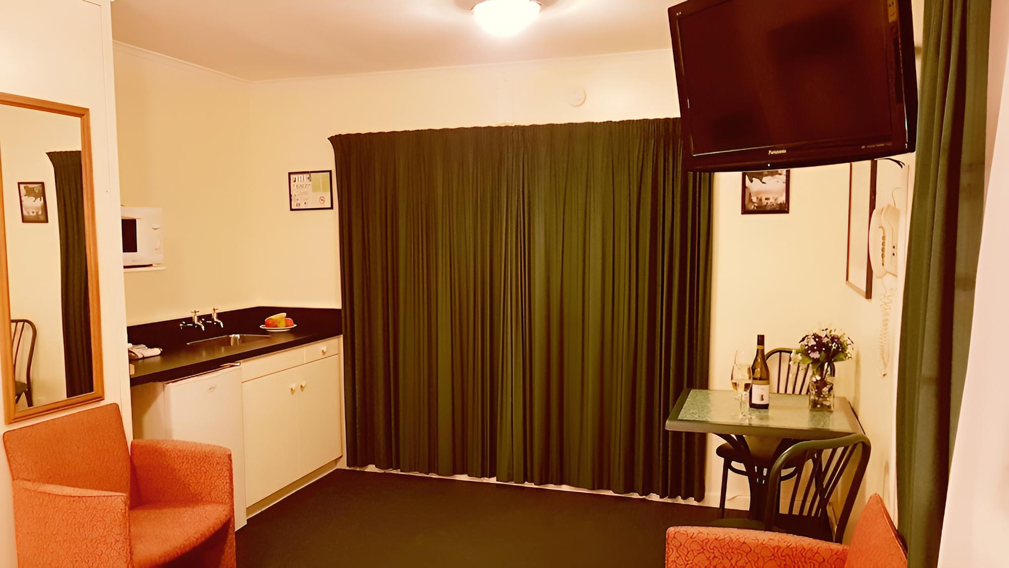 Rainbow Point Motel