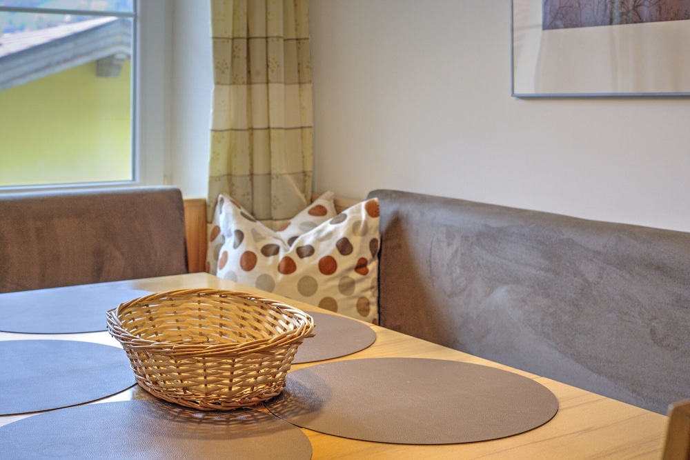 Tranquil Mountain Stay, Central & Sunny