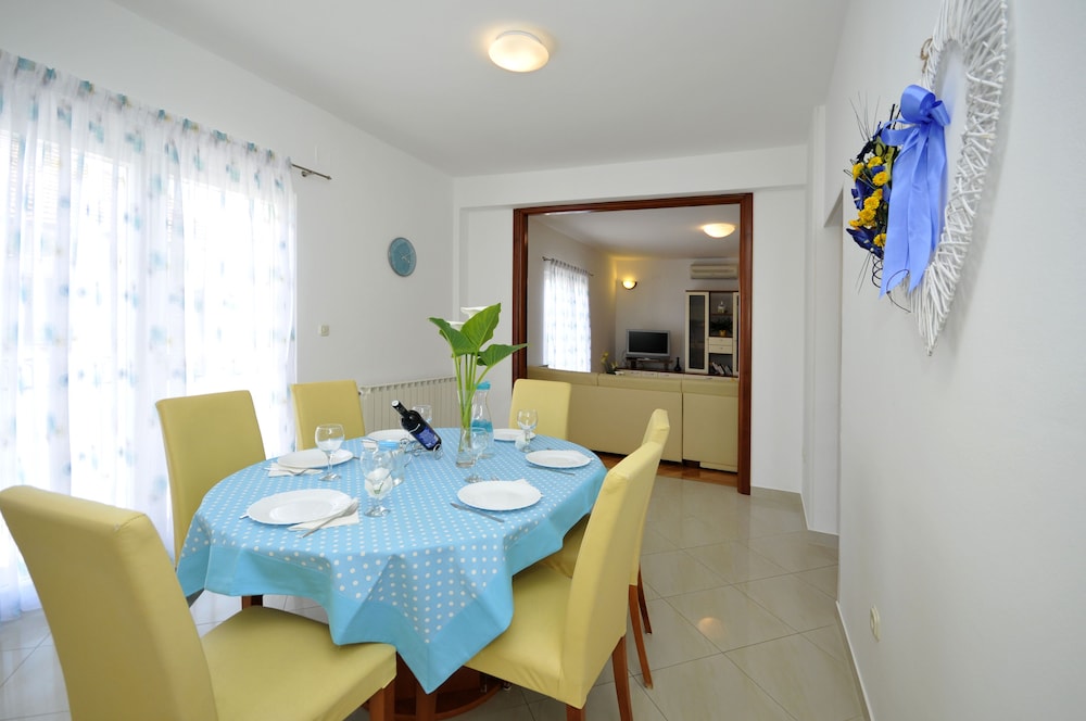 Apartments Roza