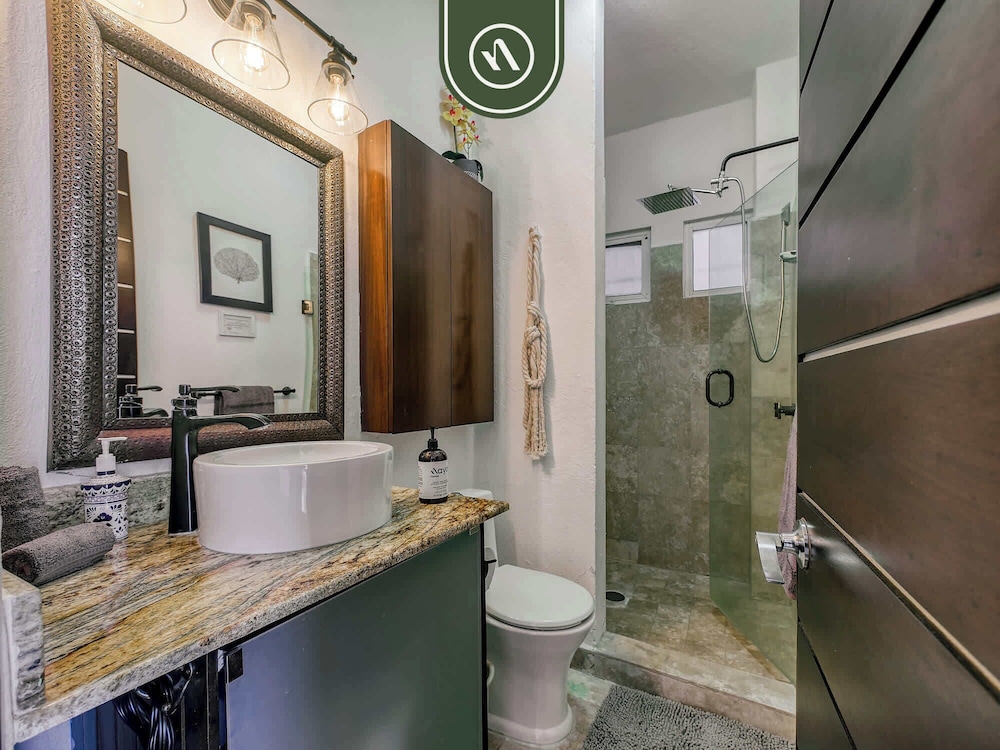 Corner 2 BR Condo - Spectacular Oceanview Sunsets