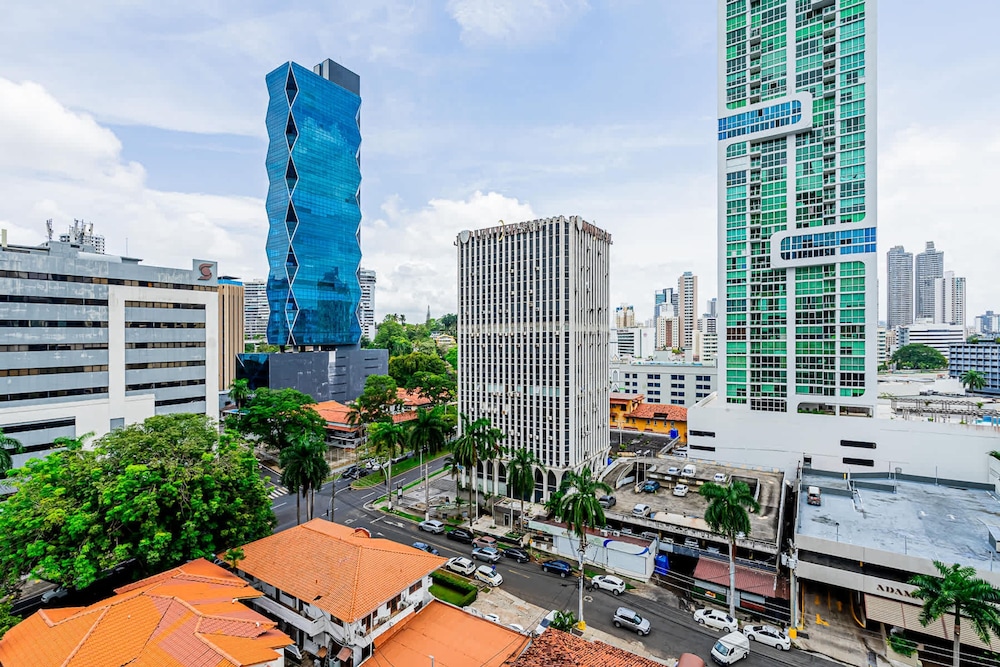 w Sophisticated 1BR w High-rise View in Calle 50