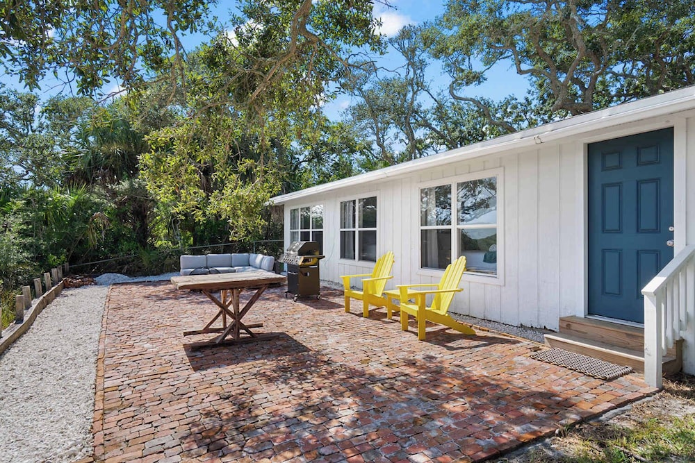 Waterfront Serenity Steps to Beach Fire Pit BBQ