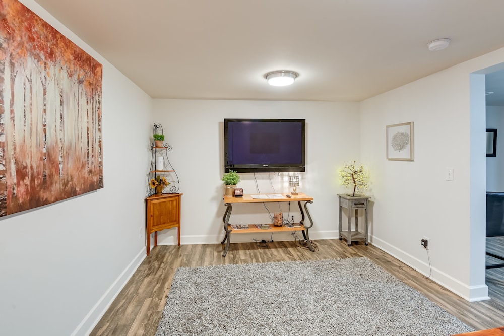 Old Hickory Hideout: Charming Apt w/ Deck! - Property Image 9
