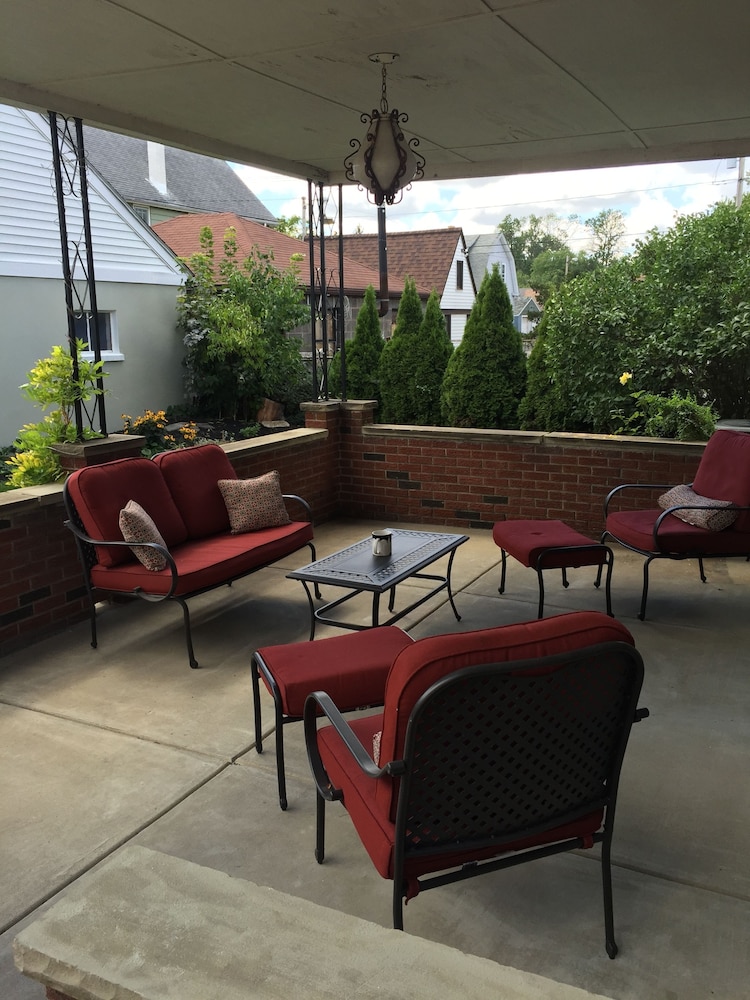 The Little Italy of Niagara Falls Bed & Breakfast