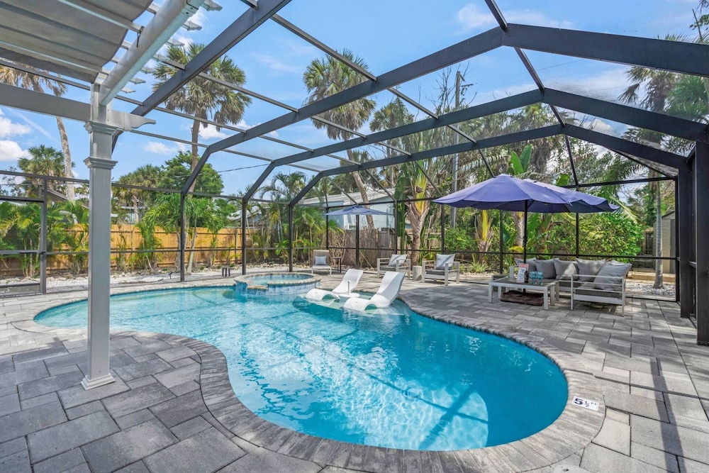 Dockside Getaway on Avenida
