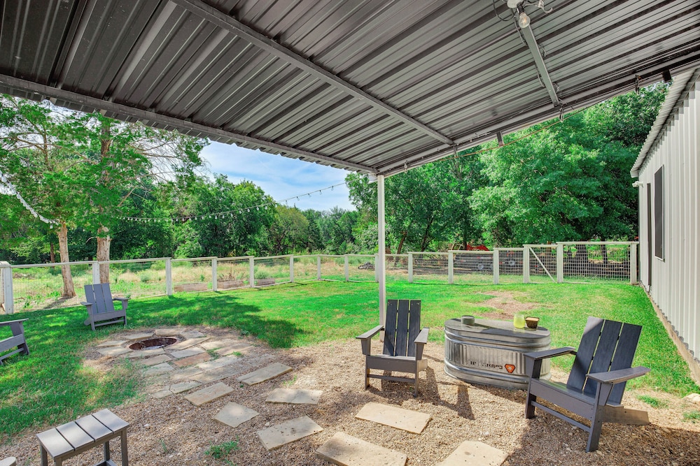 Dog-friendly Midlothian Home w/ Yard, Fire Pit! - Property Image 8