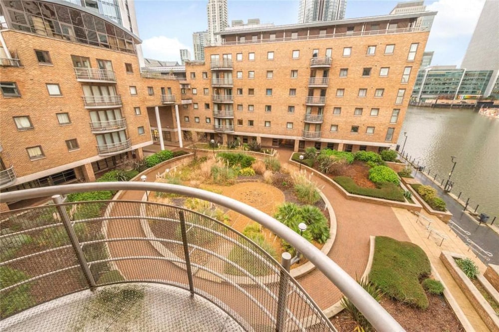 Lux 2 Bed in Canary Wharf Close to Excel & O2