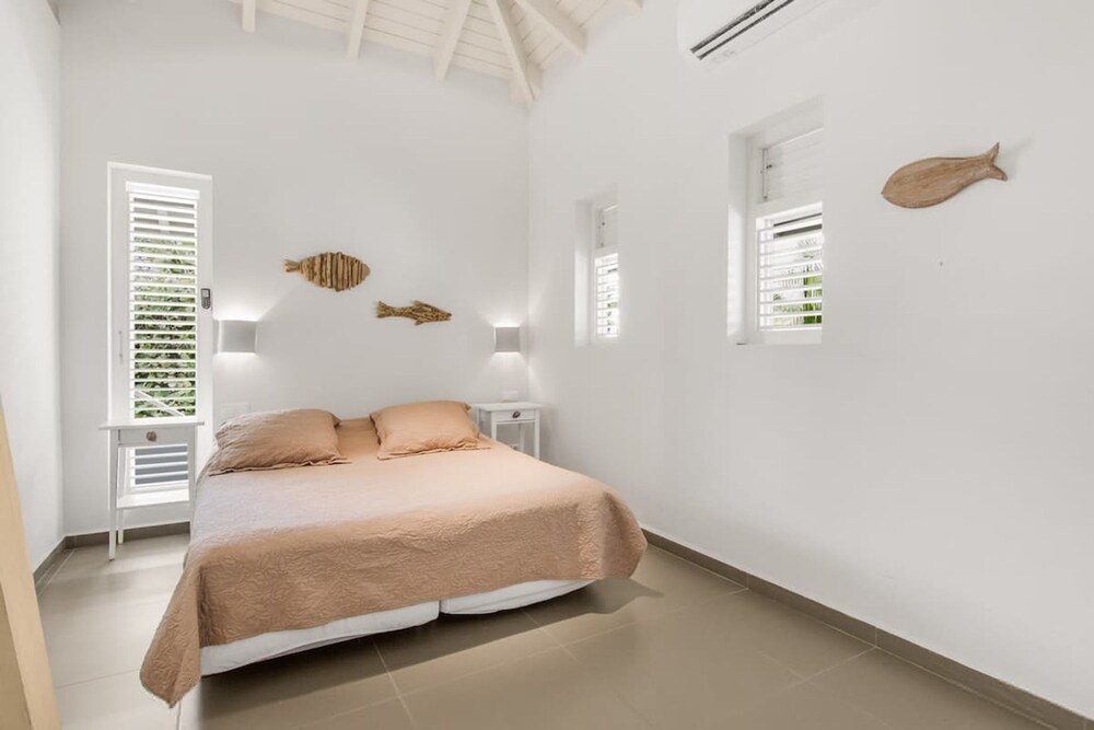Kas di So o Ocean Front Luxury Villa