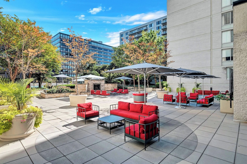 Immerse Yourself in This Beatiful Apt