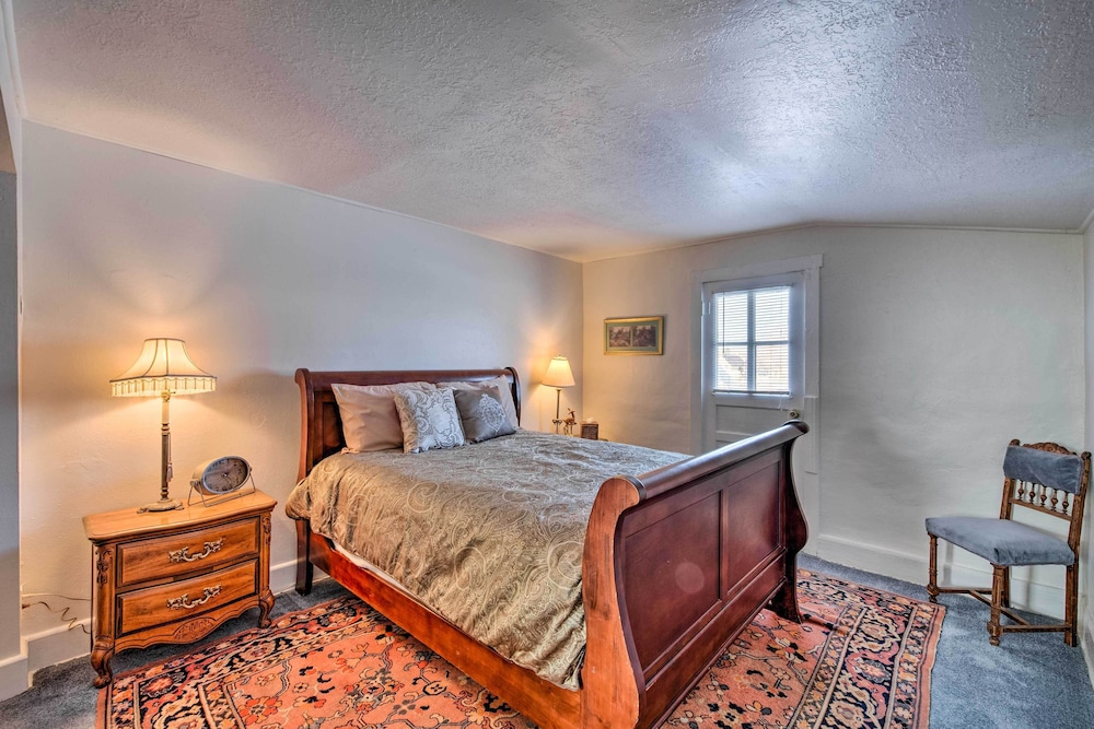 Kik-n-bak Cottage w/ Beautiful Mountain View view 3
