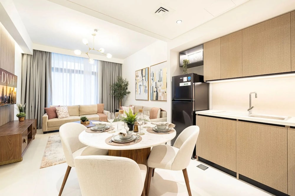 Burj Crown Lux Apartment by Dubai Mall