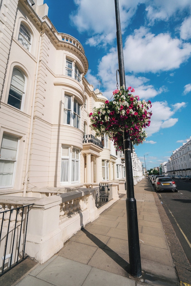 Stylish London Apartment in Hallfield Estate