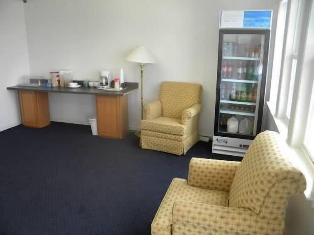 USA Inn and Suites Morgantown view 3