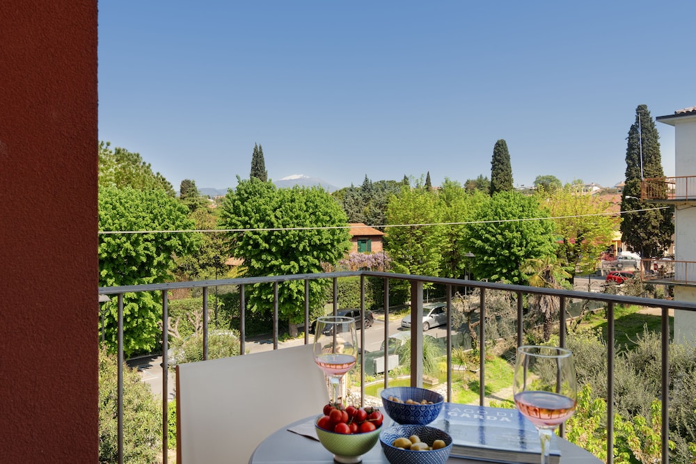 Vialeromadodici Rooms & Apartments
