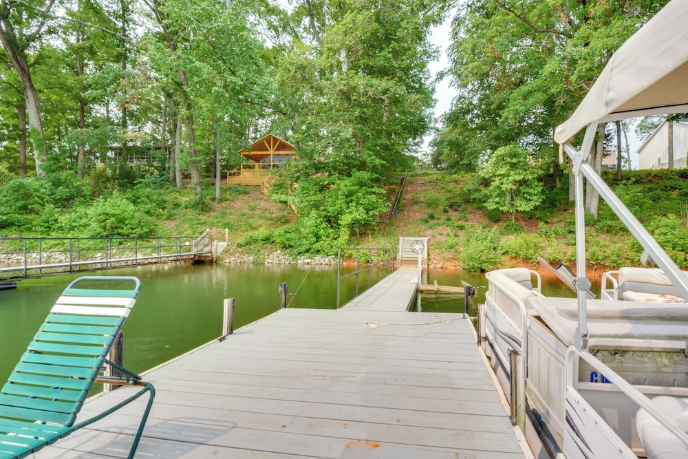 Waterfront Cabin w/ Private Dock on Lake Hartwell!