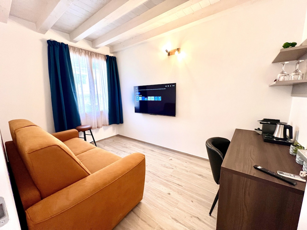 5 Terre hub suite