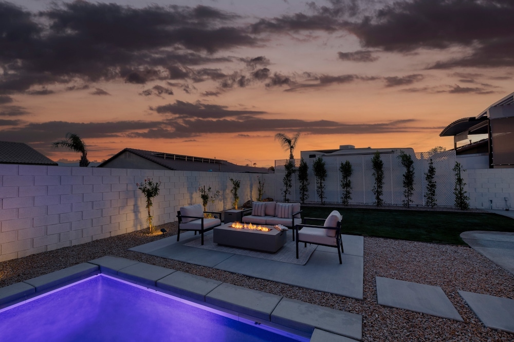 Montego by Avantstay Private Yard w/ Pool & Hot Tub