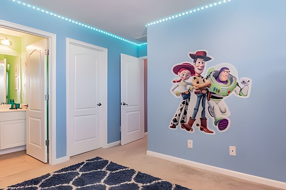 Solterra 6br, 4 Ensuites, Pool & Game Room