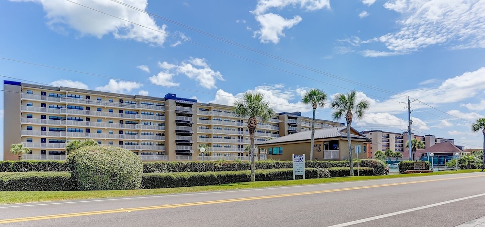 Kingsland Vacations - Spotted Sandpiper Condo Easy access to Pier, Pool and Beach Access are Steps Away by RedAwning - Property Image 1