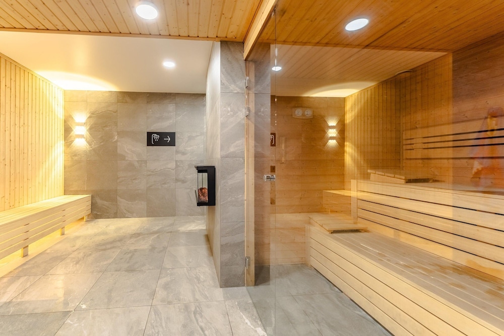 Comfortable Apartment With Balcony, Pool, Sauna