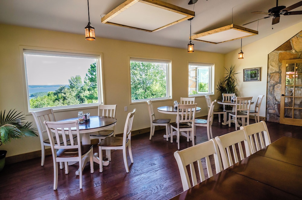 Whispering Woods Cabins & Grill