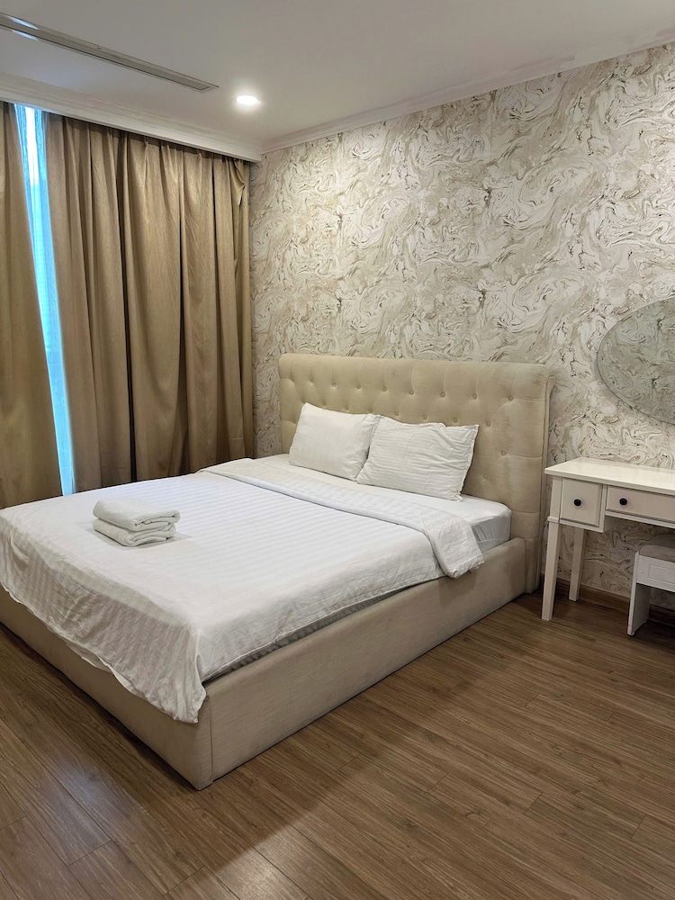 The Aquamarine Landmark Suites - Poolside Access at L4B