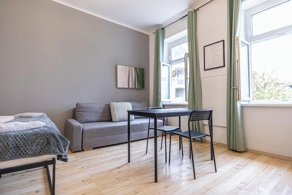 Spacious 1BR Apt Near Danube