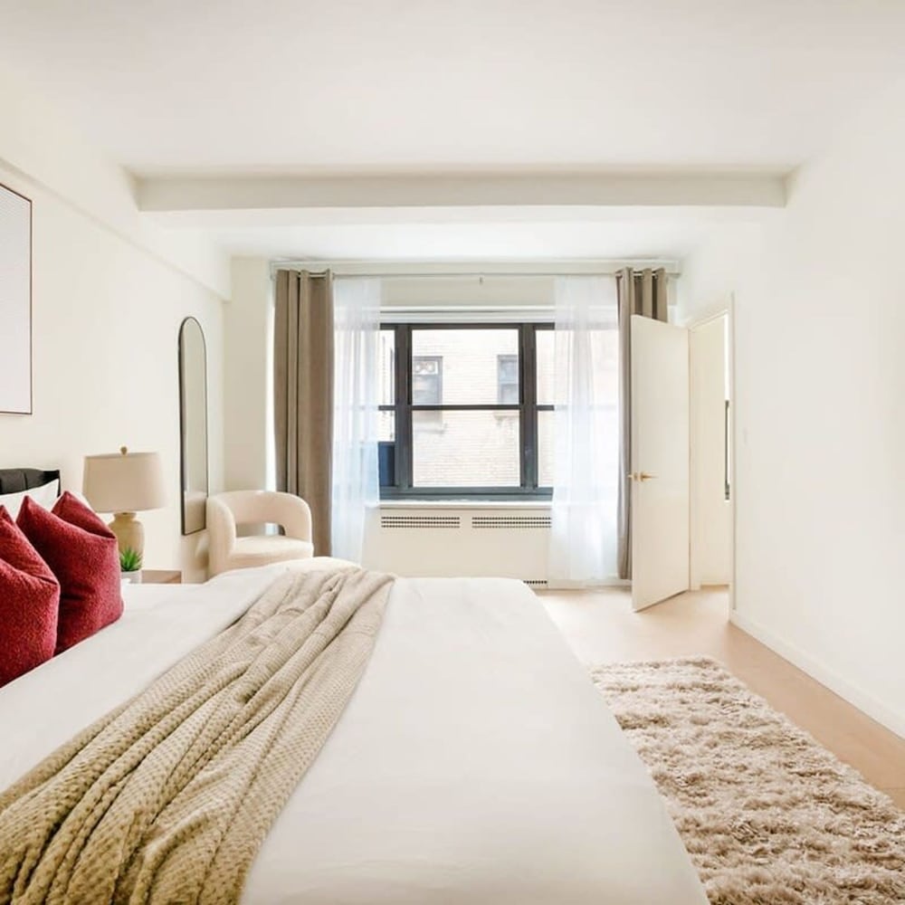 52-3de Newly Renovated 2BR BTH Midtown East