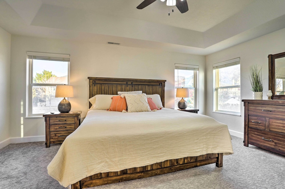 Spacious Family Home, 3 Mi to Dtwn Cedar City view 5