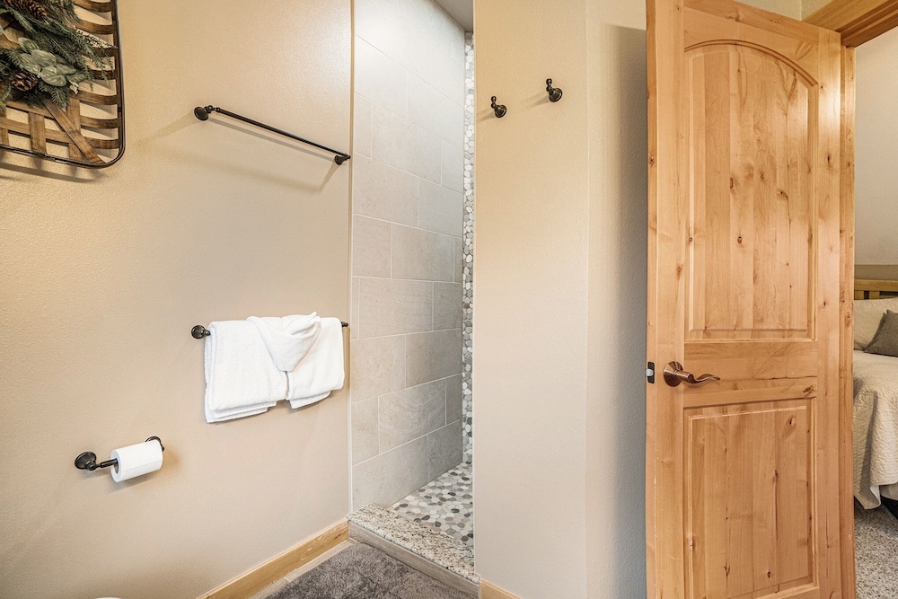 Solitude Eagle 5 - Estes Park 2 Bedroom Condo by RedAwning - Property Image 8