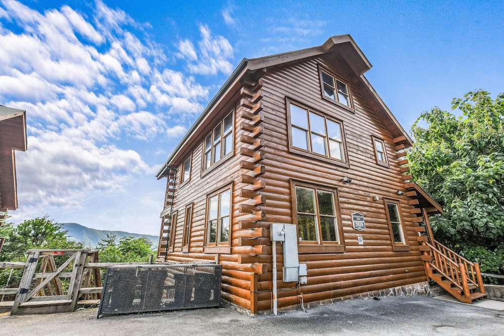 Extravagant View 3 Bedrooms 3 Bathrooms Cabin