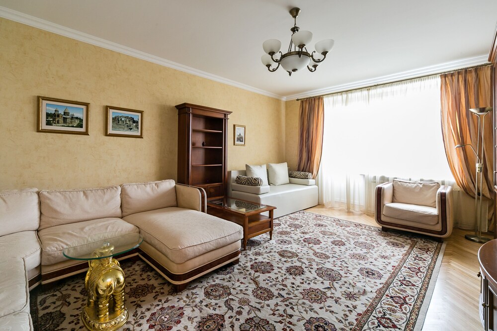 MaxRealty24 Marii Ulianovoy 12