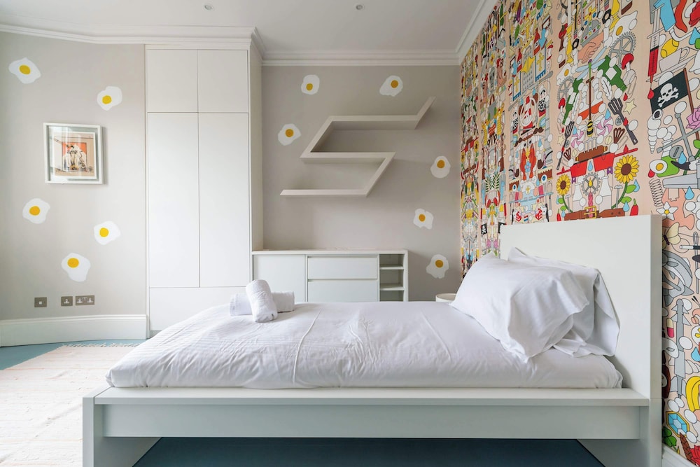 Fantastic 4 Bed House in Iconic Camden